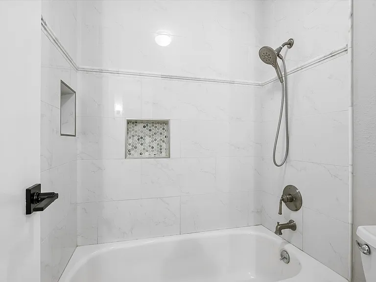 2815 S Locust St — Photo 26