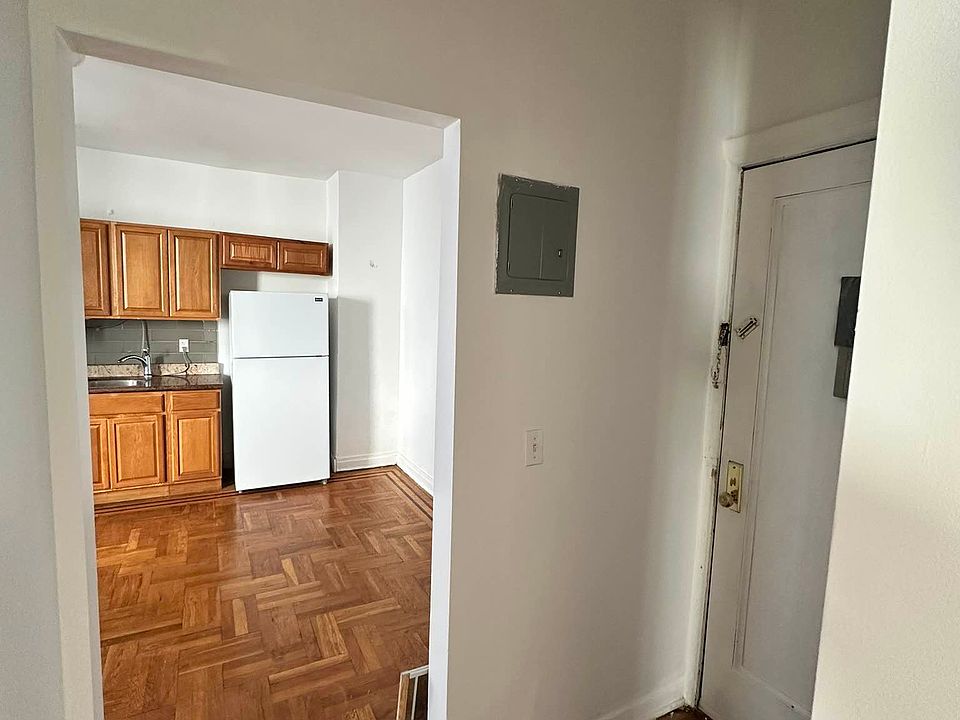 2nd image of 864 60th St APT D4