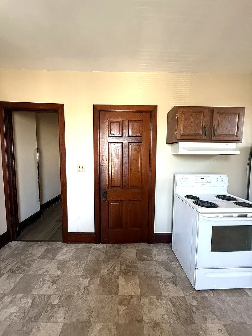25 E High St 1/2 — Photo 2