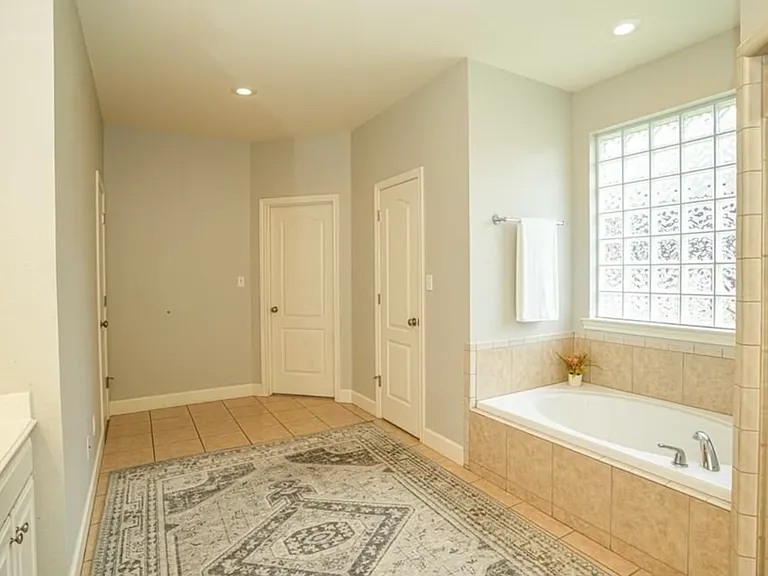 7001 Shadow Brooke St — Photo 16