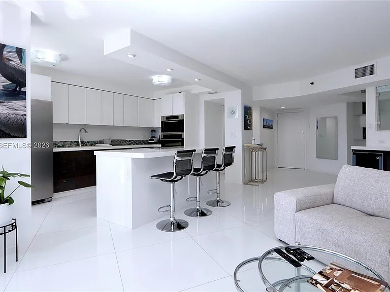3600 Mystic Pointe Dr #1115 — Photo 10
