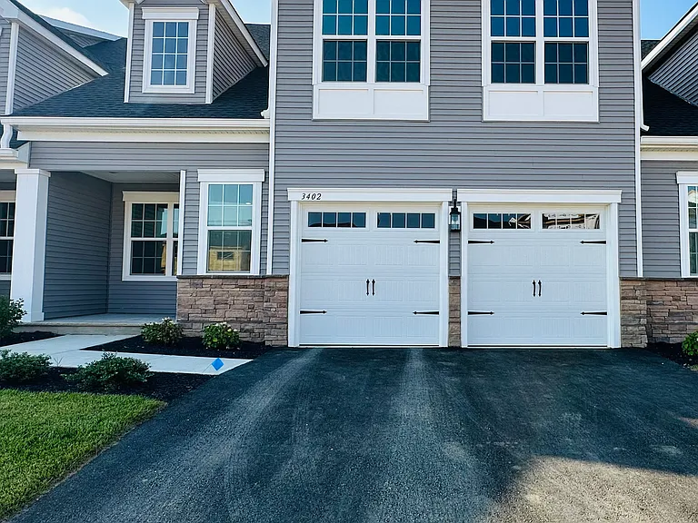 3402 Jordan Dr — Photo 1