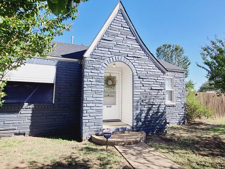 1612 SW 6th St — Photo 7