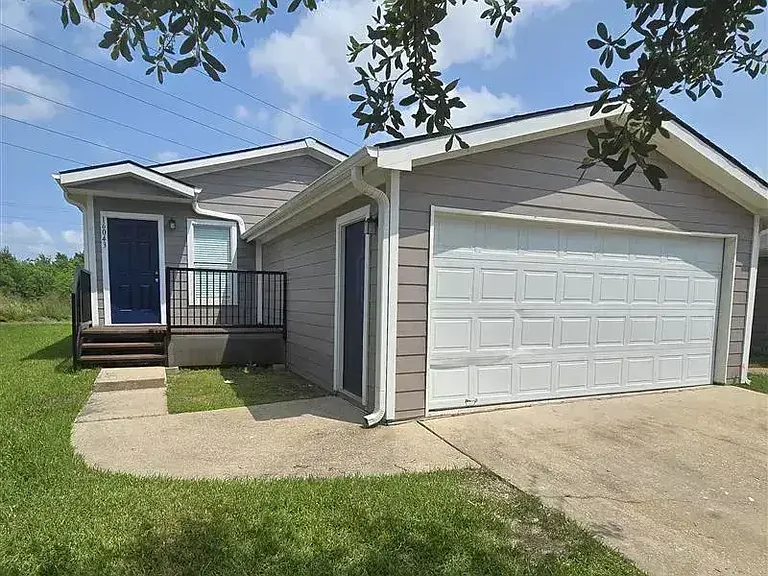 16043 Clarke Springs Dr #16043C — Photo 1