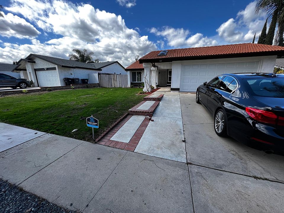 Extra LARGE front yard with plenty of space for 2 cars in garage and 2 cars in driveway. Not to mention always open street parking in case of events and entertaining.