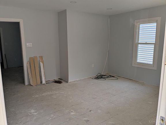 3rd image of 447 Valley View Dr