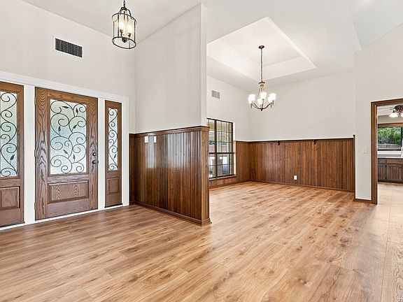 4th image of 28225 ROYAL ASCOT DR