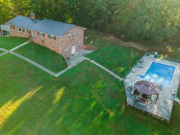 910 Masons Mill Rd, Evington, VA 24550