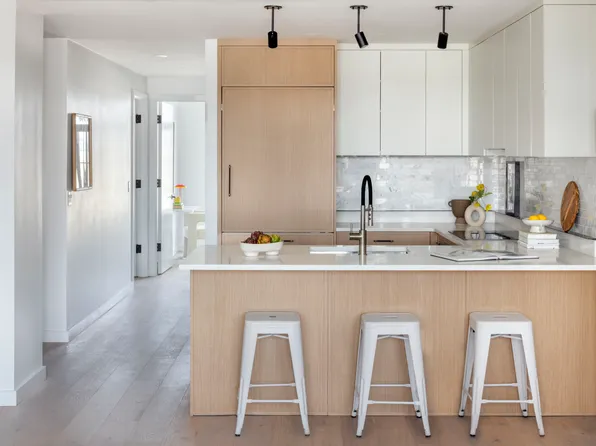 173 Mc Guinness Boulevard image 1 of 11