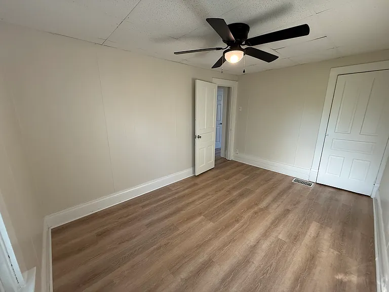 1005 Victoria Ave — Photo 19
