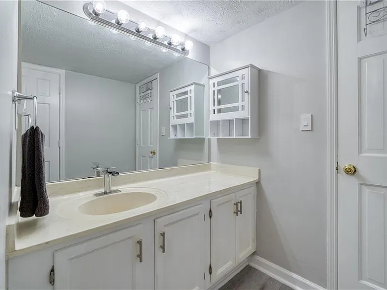 1445 Oakridge Cir — Photo 18