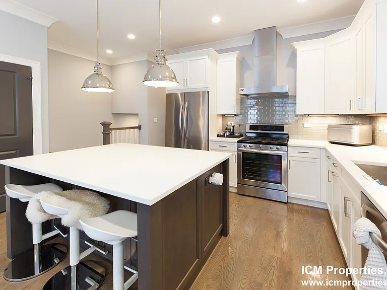 1241 W Oakdale Ave #1 — Photo 1