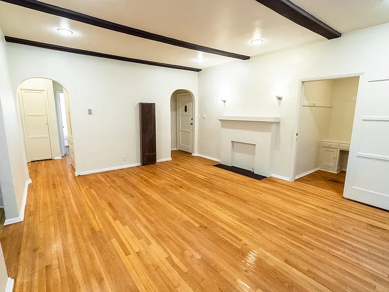 147 North Hamilton Drive — Photo 5