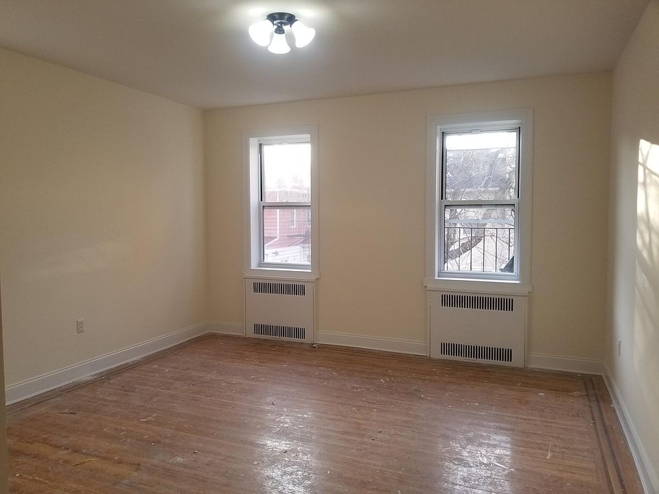 1st image of 1680 E 22nd St APT 208