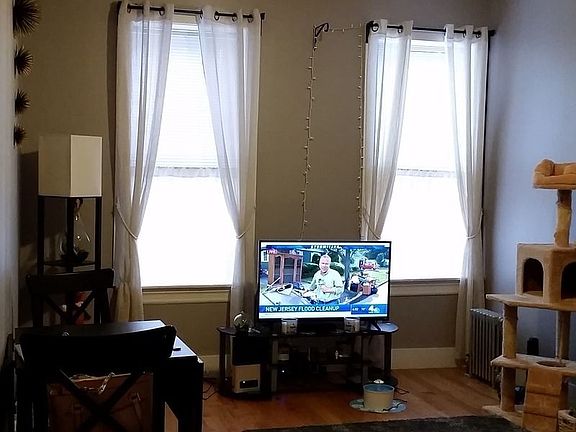 4th image of 2027 Pacific St APT 3A