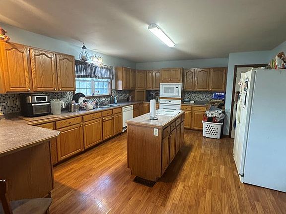 3rd image of 9370 Southwind Rd