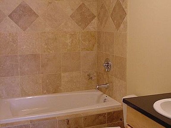 4th image of 975 N Lincoln St APT 3F