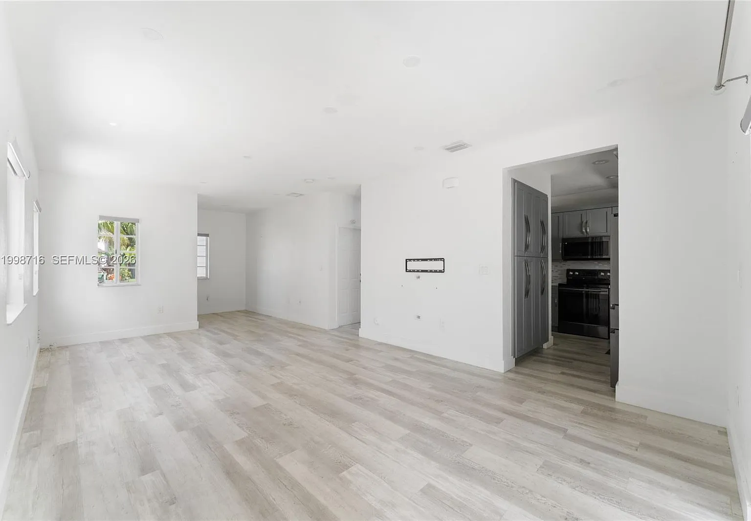 3 bed, 1456 sqft, $3,300 — Photo 3