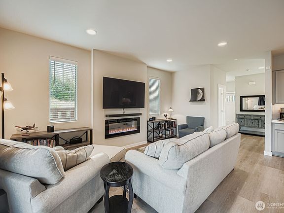 4th image of 13009 193rd Avenue E