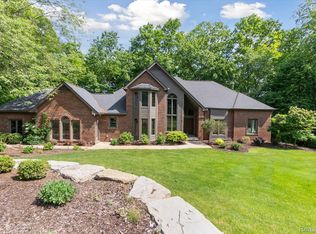 2020 Pine Hollow Trl, Brighton, MI