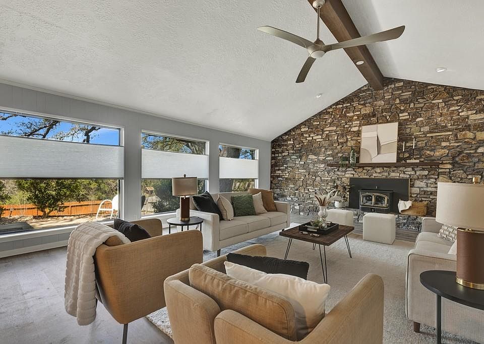 1st image of 115 Oak Ridge Dr