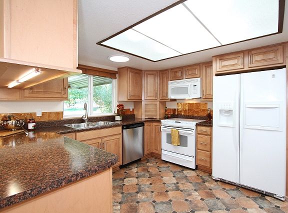 5th image of 318 28th Ave SE