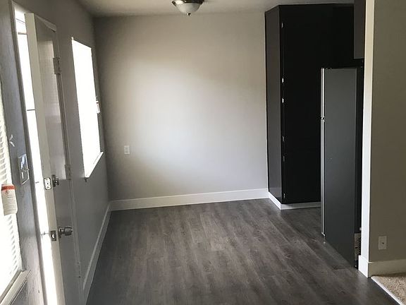 4th image of 734 E 20th St APT 09