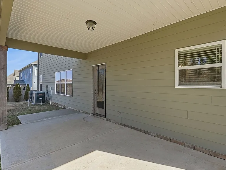 4582 Wellesley Dr — Photo 27