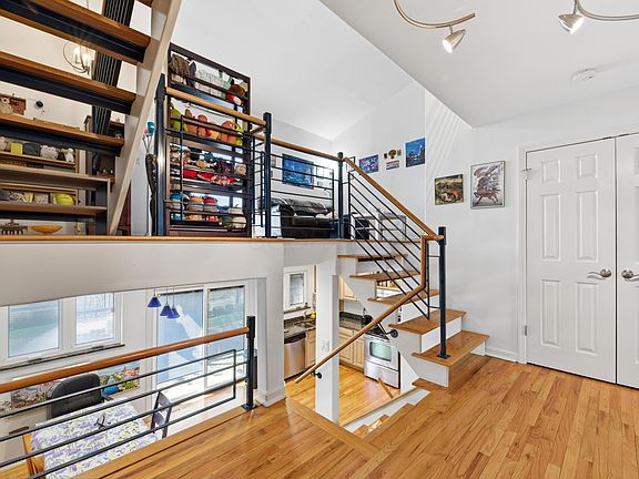 3rd image of 4341 Latin Ln #111