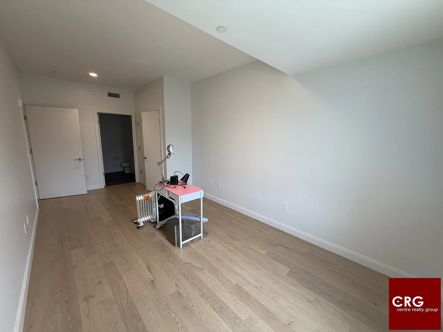 2 bed, 2.0 bath, 948 sqft, $4,700 — Photo 4