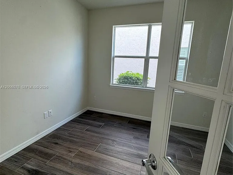4729 Greenway Dr — Photo 8