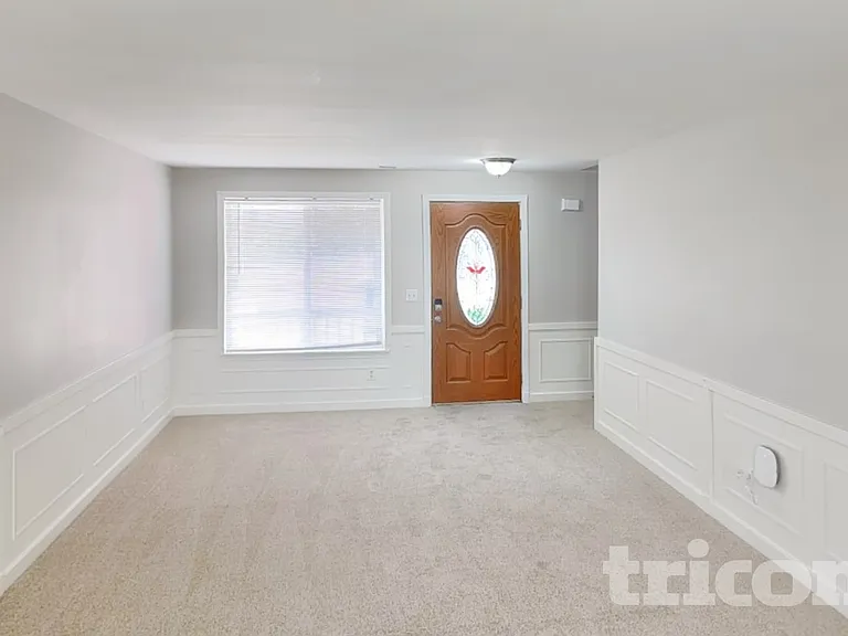 1105 Village Pkwy E — Photo 2
