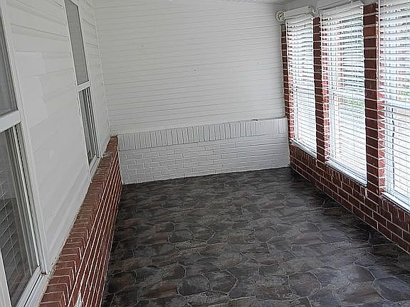 3rd image of 256 S Stone Bridge Rd