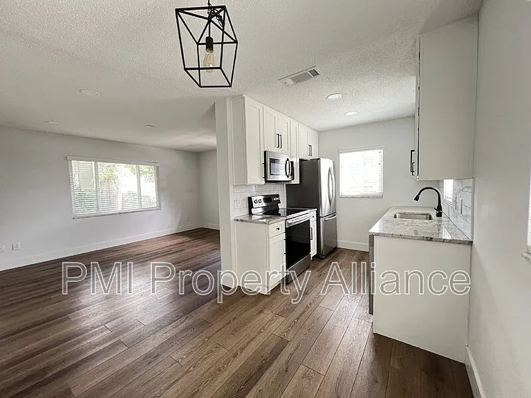 2302 Elizabeth Ave — Photo 5