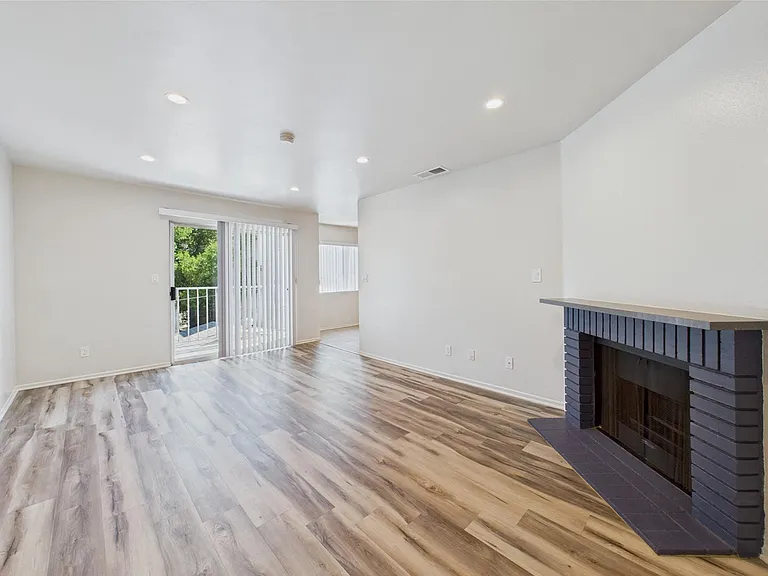 426 E Cedar Ave — Photo 6