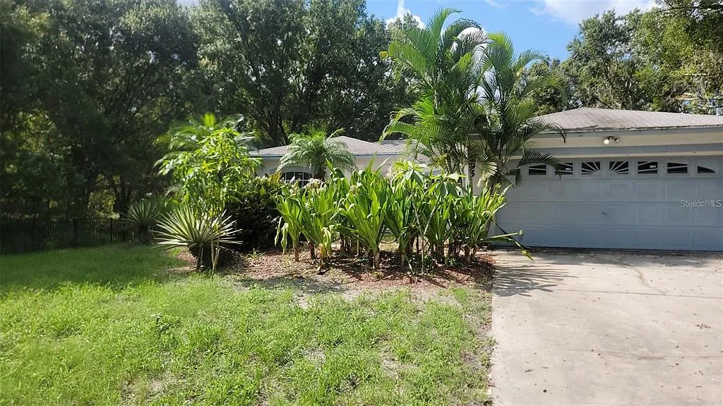 3 bed, 2.0 bath, 1094 sqft, $1,800 — Photo 3