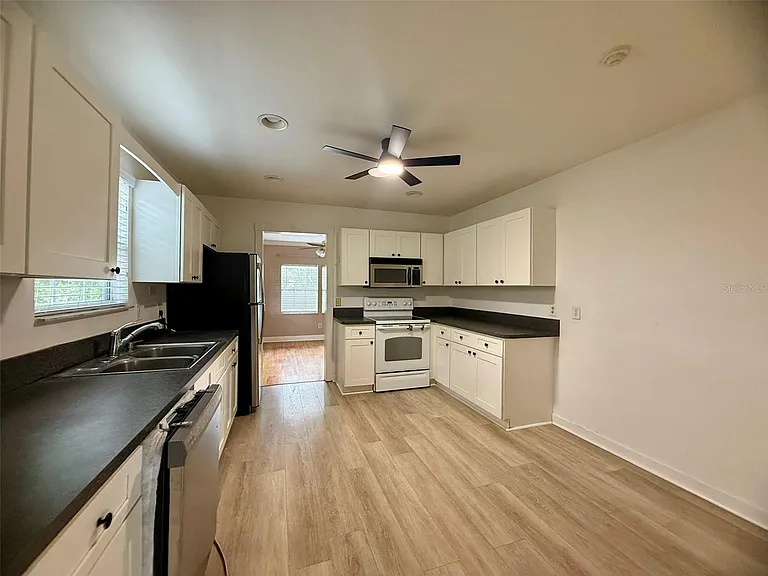 702 Avenue H NE #702 — Photo 7