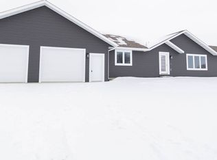 820 2nd St NE, Hartley, IA 51346