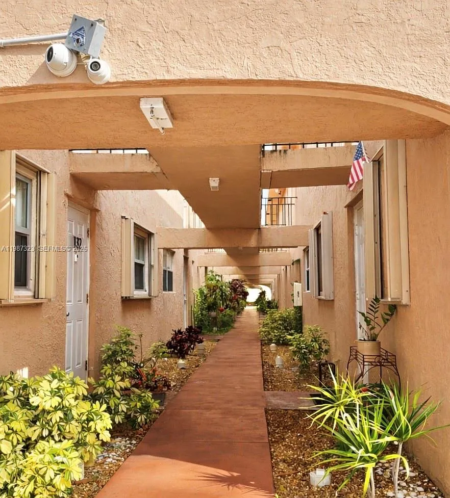 Boca Towne Centre Condo — Photo 3