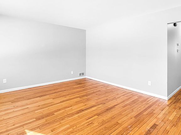 4th image of 4956 Jackson St