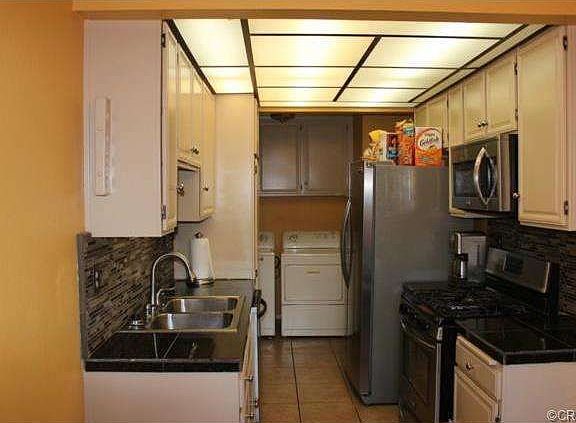 4th image of 916 S Mountain Ave #12