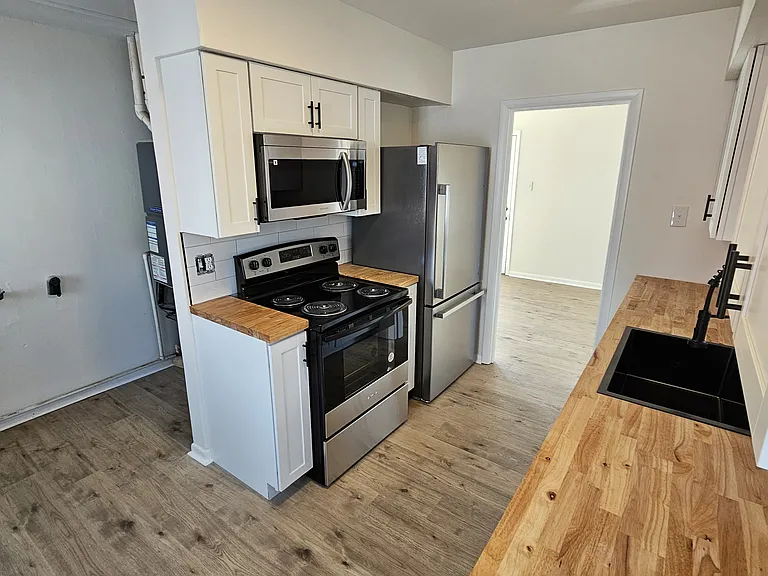 2108 N Hadley Rd — Photo 4
