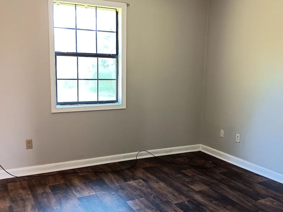 2nd image of 2937 Green Tee Rd