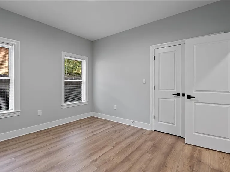 1068 Bruce St — Photo 15