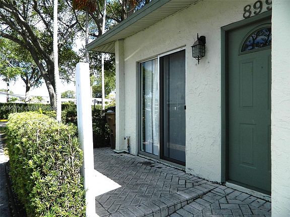 4th image of 899 Crystal Lake Dr #899