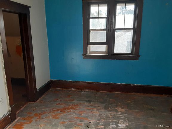 5th image of 220 E Ridge St