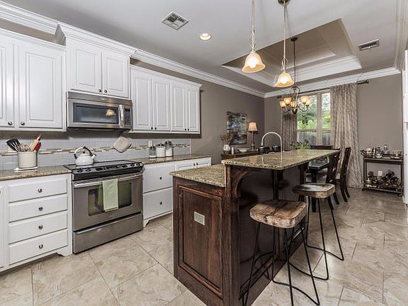 3rd image of 114 Fairwood Dr