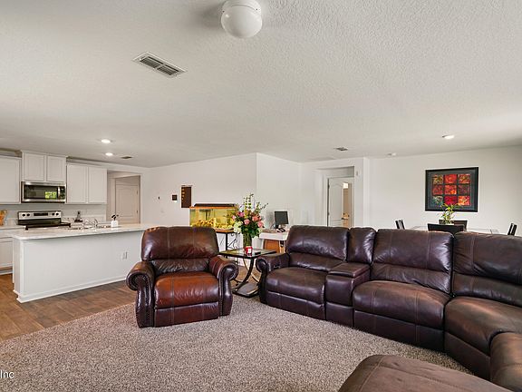 3rd image of 4004 CHIHUAHUA Court