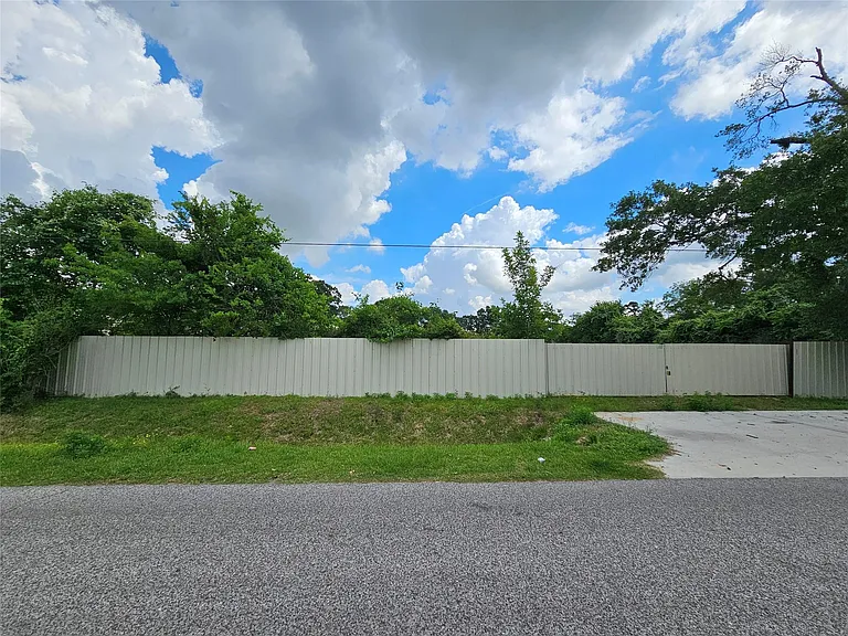 6007 Van Zandt St — Photo 1