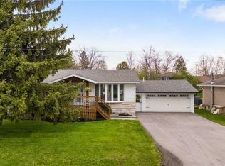 13 Huron St, Springwater, ON L9X0A1